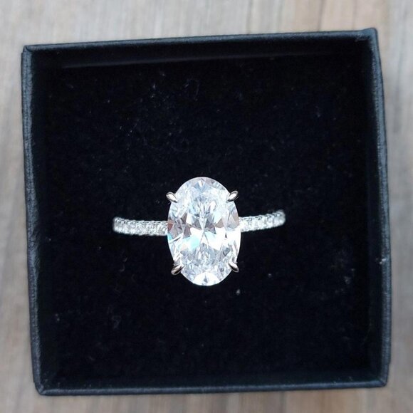 5 Carat Simulated Diamond Oval Sterling Silver Engagement Ring - Picture 1 of 15